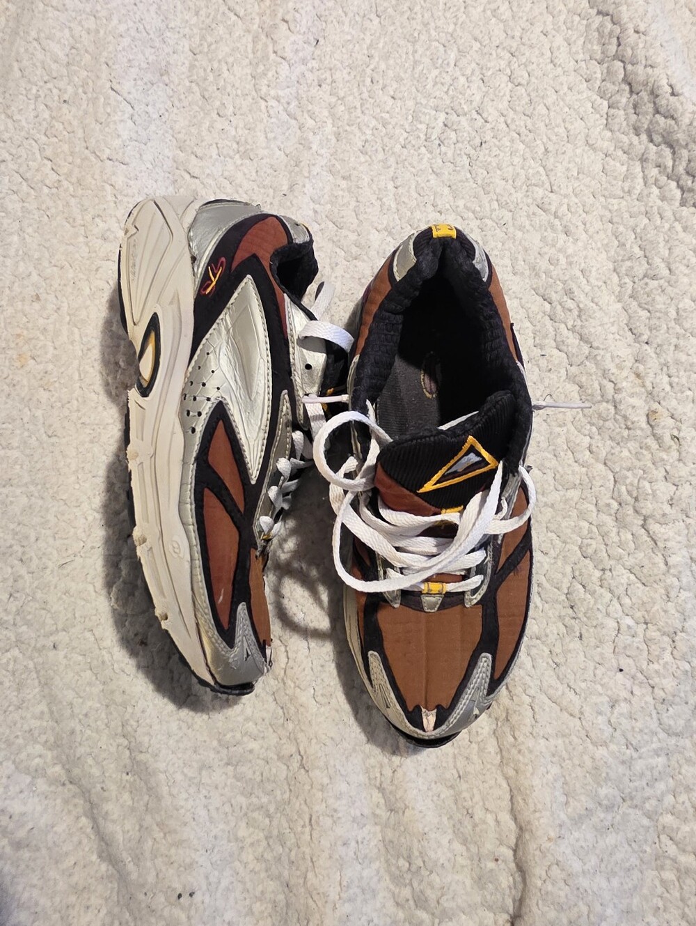 Vintage Brooks Adrenaline GTS Running Shoes Womens Size 8 Brown Silver Y2K
